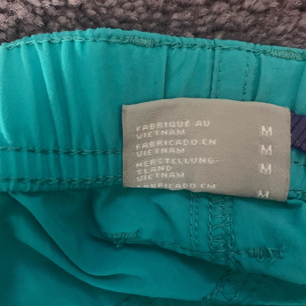 Two pair of women’s Columbia hiking shorts - Picture 11 of 12